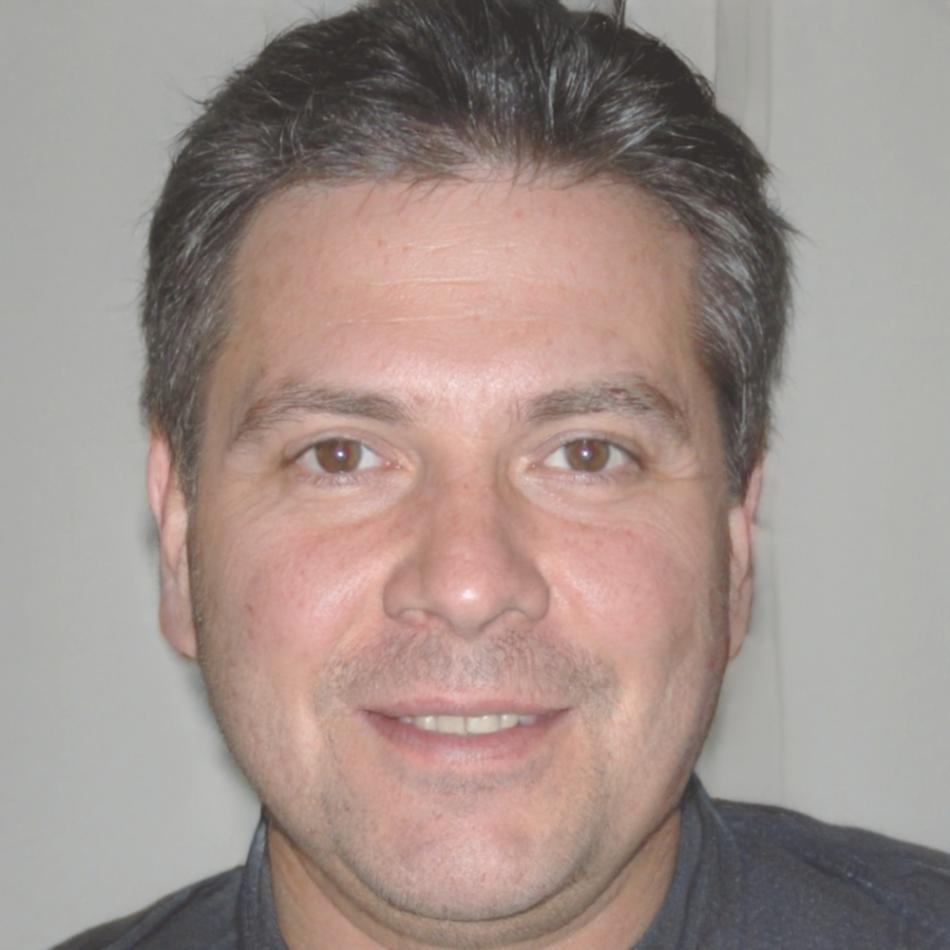 Dmitri Kowalski headshot