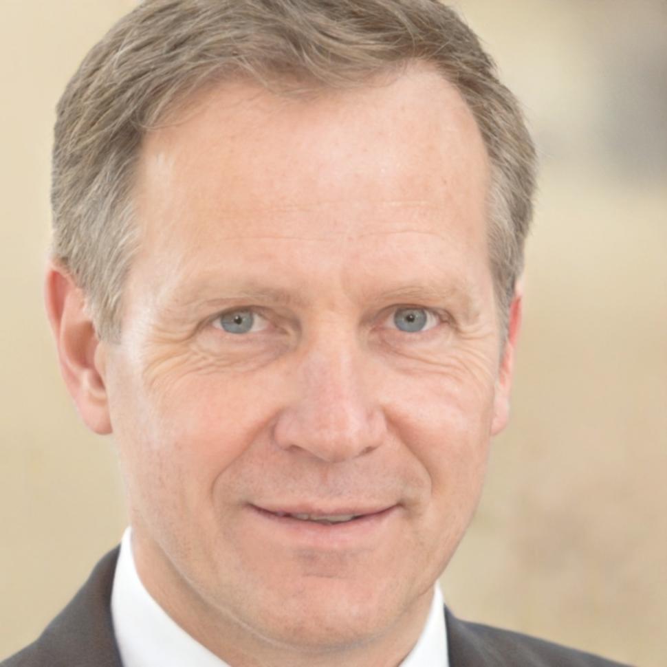 Henrik Andersen, Senior Financial Analyst